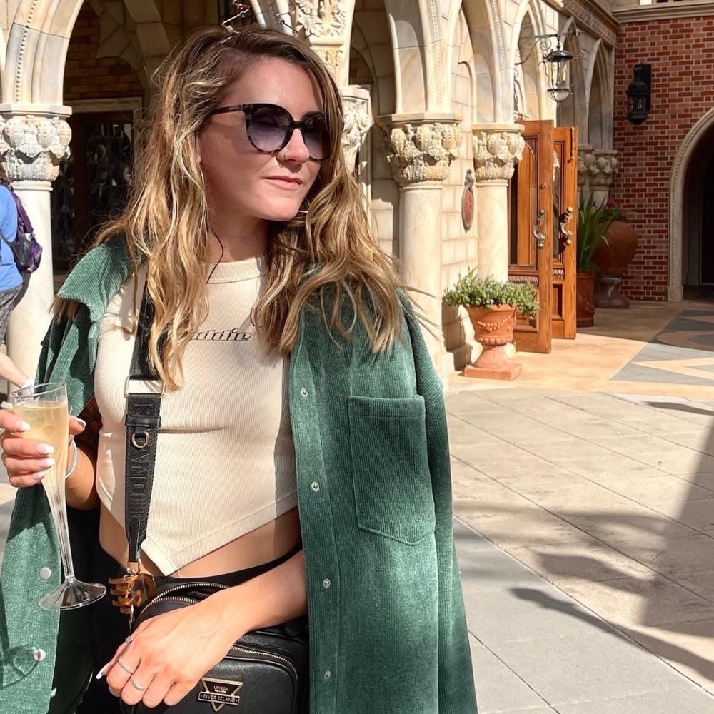 Meet your Posher, Abi